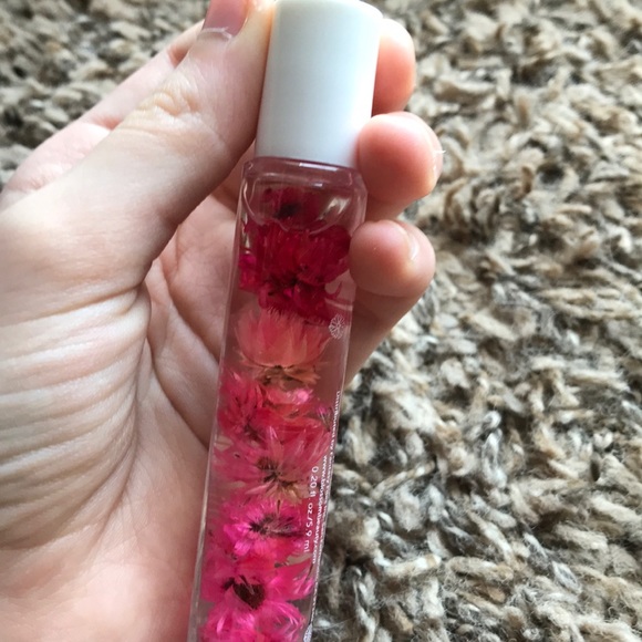 Blossom roll-on perfume oil infused with flowers - Picture 4 of 4